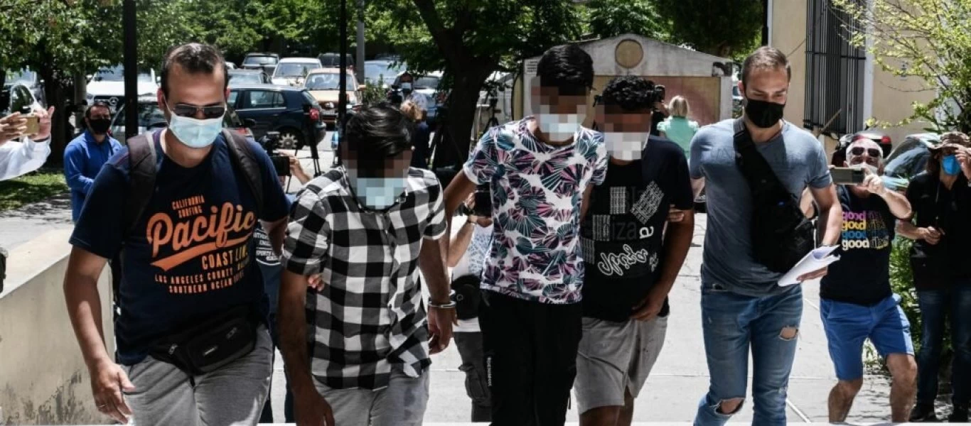 Ομαδικός βιασμός εγκύου: Στη φυλακή οι δύο από τους τρεις Πακιστανούς - Αναζητείται το τέταρτο άτομο